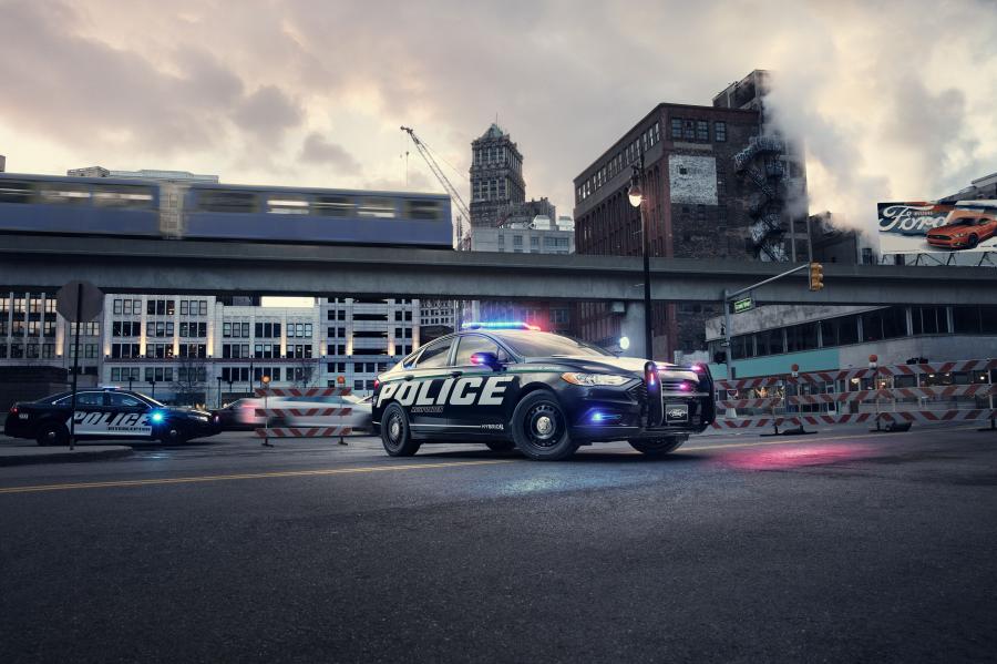  Ford Police Responder Hybrid Sedan 2017 года  (фото 2 из 7)